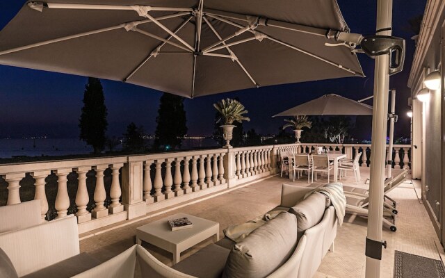 Luxury Lakefront Catullo with pool