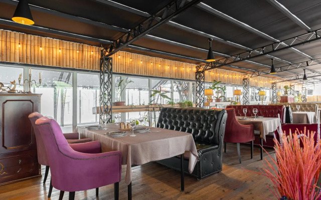 Salut New Moscow Hotel