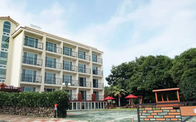 Stone and Wind Resort