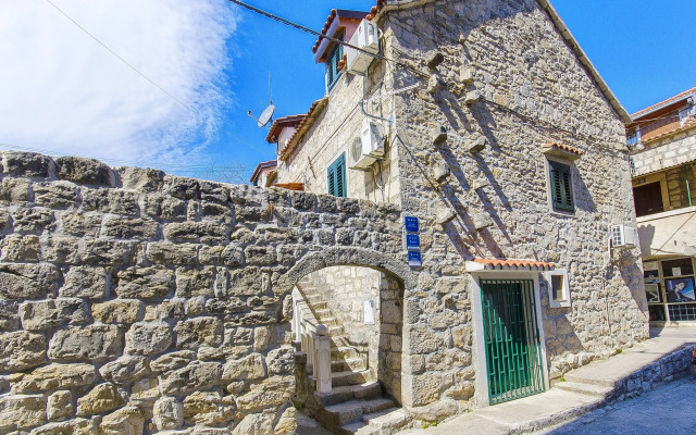 Apartments & rooms Rina