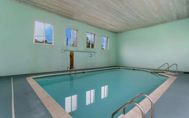 Rodeway Inn & Suites