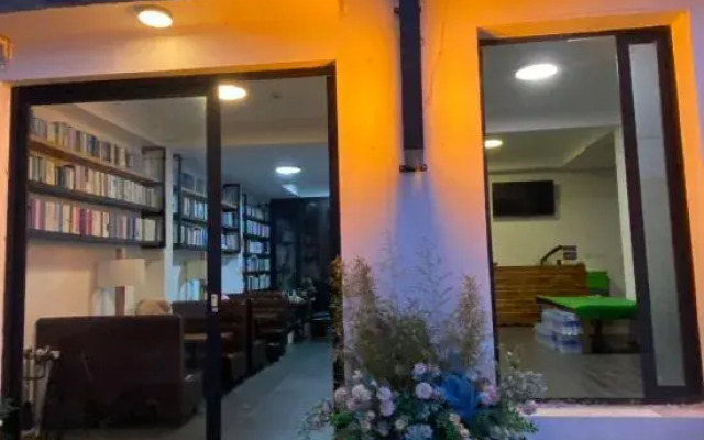 Hongling Shang Artist·Light Luxury Art·Book Zizaihai Courtyard Holiday Inn