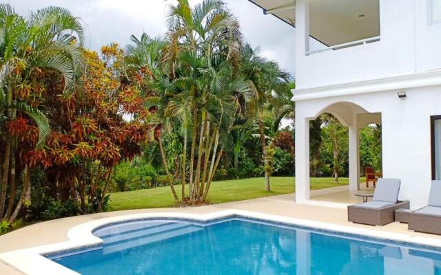 Luxury Villa with Pool in Tropical Garden