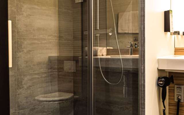 CAMPANILE MARSEILLE EST - Aubagne