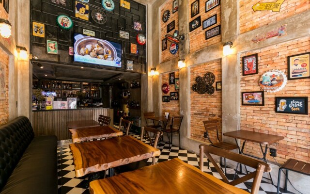 Oyo 438 Small Bay Hotel