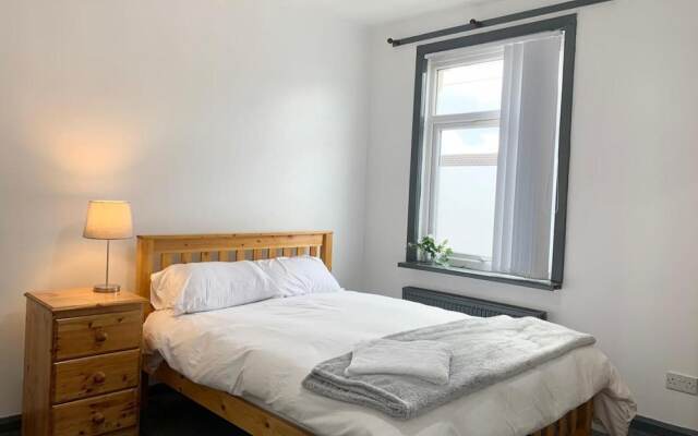 Stunning 5bed House in Birmingham Contractors Also