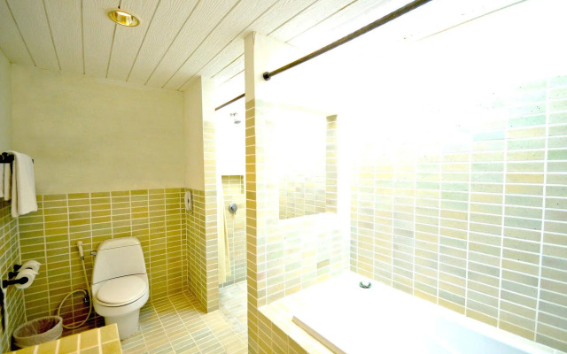 Iyara Beach Hotel & Plaza