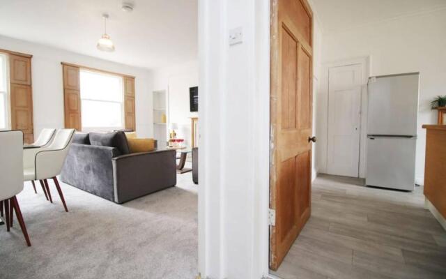 Spacious Georgian Apartment 5 mins from Bath Abbey