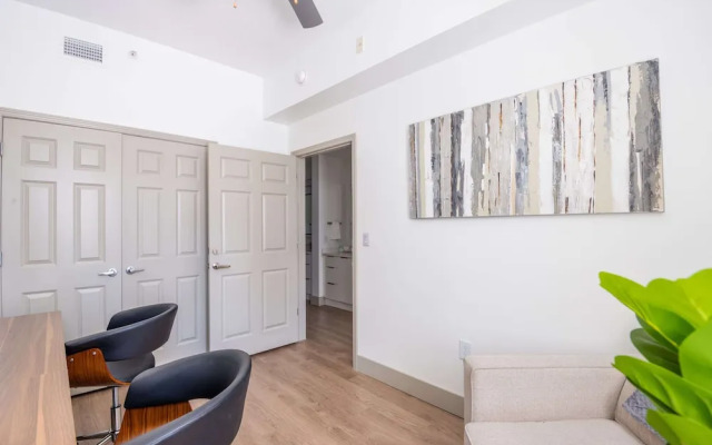 Luxury Central Apartment with Gym