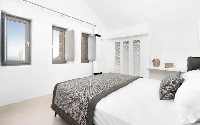 Luxury Villa in Santorini!