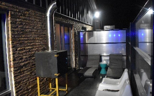 The Hangar Lofts Hotel
