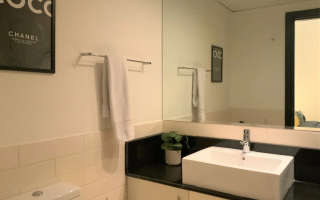 DHLA - Modern 2BR balcony in Marina
