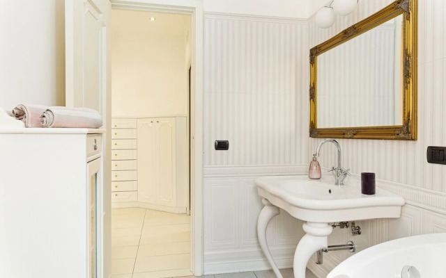 Salvator Rosa Metro Station Flat