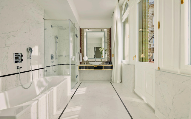 Párisi Udvar Hotel Budapest, part of Hyatt