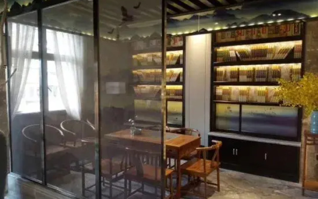 Elong Anyun Hotel (Shanghai Hongqiao International Airport Ziteng Road Subway Station)