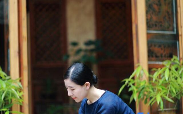 Liping Dong Art Theme Hotel