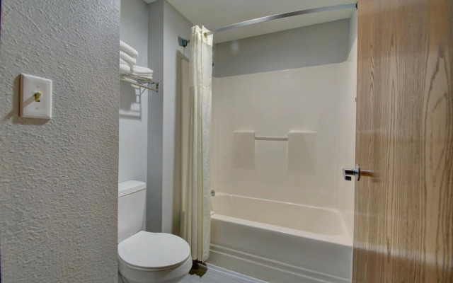 Quality Inn & Suites CVG Airport