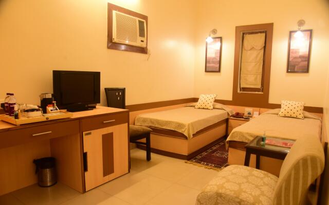 Hotel Cresent Near Assi Ghat