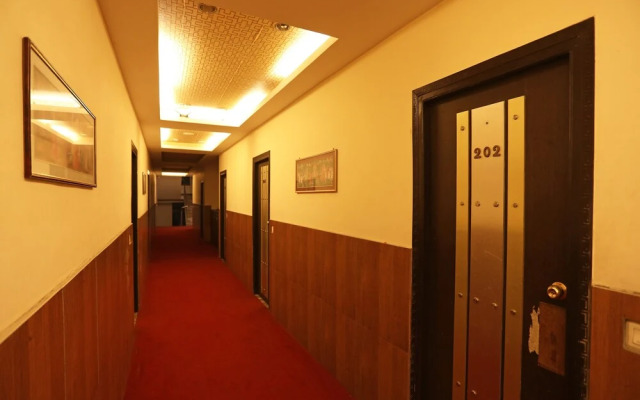 OYO 28439 Skylark Hotel