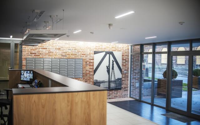 Glass House Hot Tub Apartments