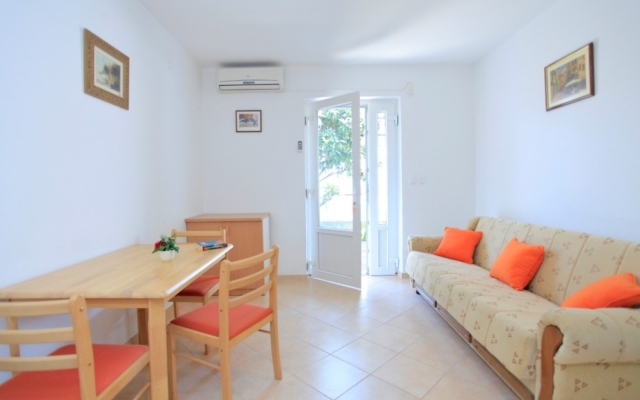 Apartment Jakica - family apartment with garden terrace A1 Mate Korcula, Island Korcula
