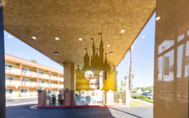 Super 8 Anaheim Disneyland Drive