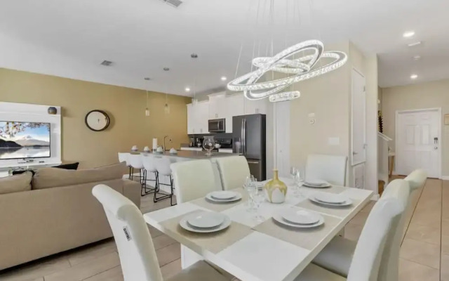 Amazing 4bdr w Pool Near Disney - 4914