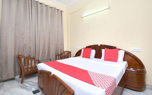 OYO 17381 Hotel City Look
