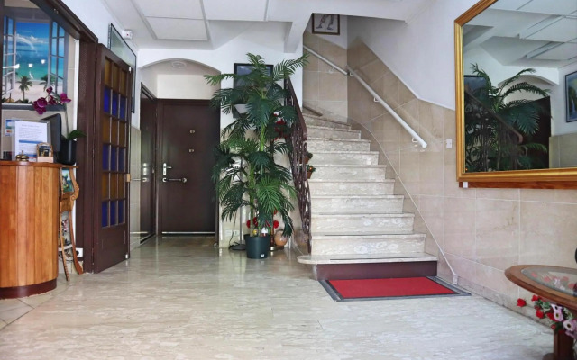 Paris Star Hotel 