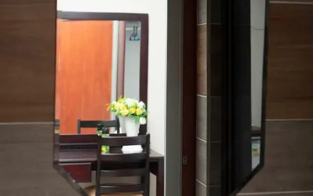 Executive Comfort With Premium Workspace - 2334