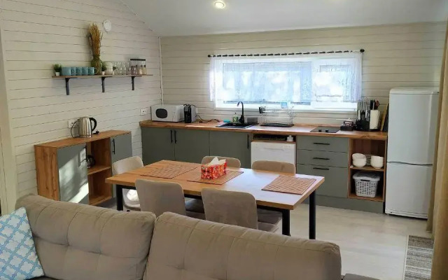 Sreda Green Lounge (Barnhouse 364)