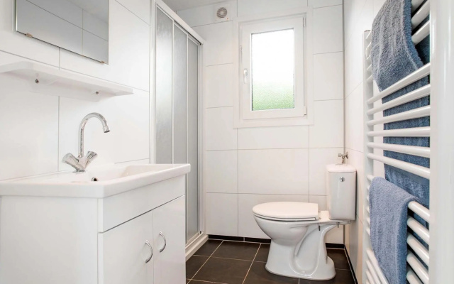 Detached, bright chalet with dishwasher, 8 km. from Hoorn