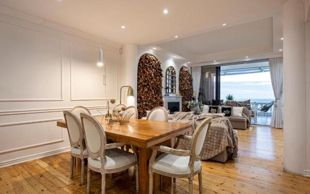 Clifton YOLO Spaces – Clifton Beachfront Apartments