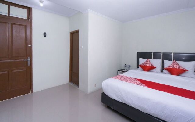 OYO 2444 Sera House