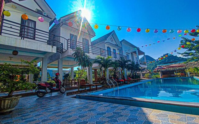 YoLo Pool Bar Villas