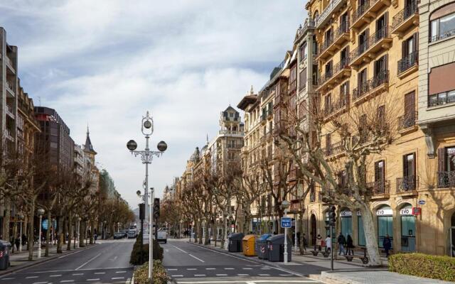 Ambrosse Apartment by FeelFree Rentals