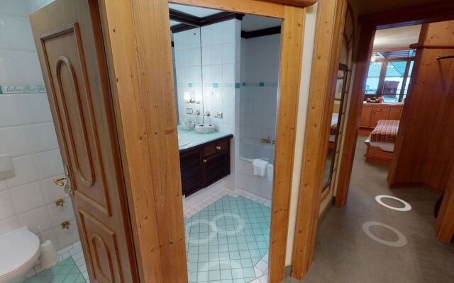 Wellnesshotel ...liebes Rot-Flüh