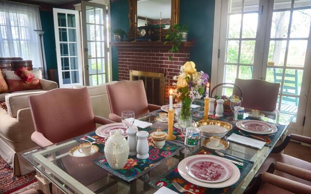 Candlelight Inn Bed & Breakfast