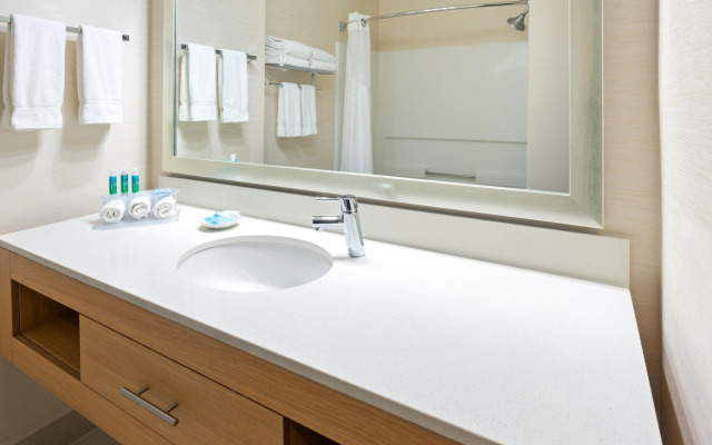 Holiday Inn Express Hotel & Suites Henderson by IHG