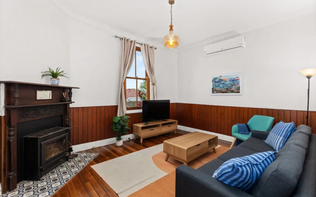 Relaxing Retreat With Spacious Outdoor Area – Guest Rooms – Newcastle
