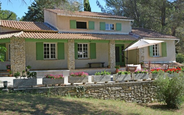 Lush Villa in Beaucaire With Swimming Pool
