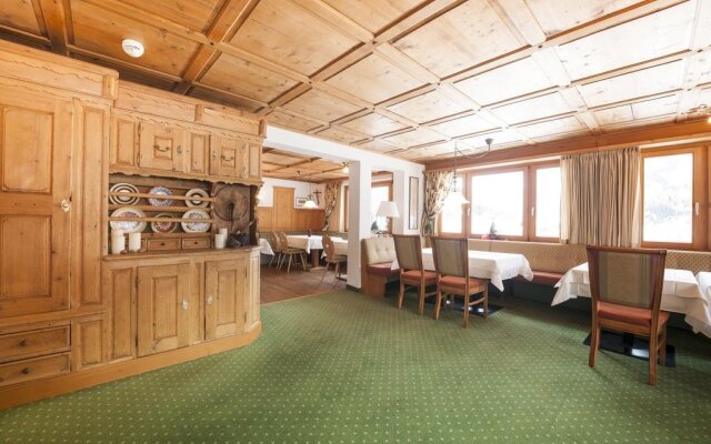 Hotel Schranz - Ski In & Ski Out