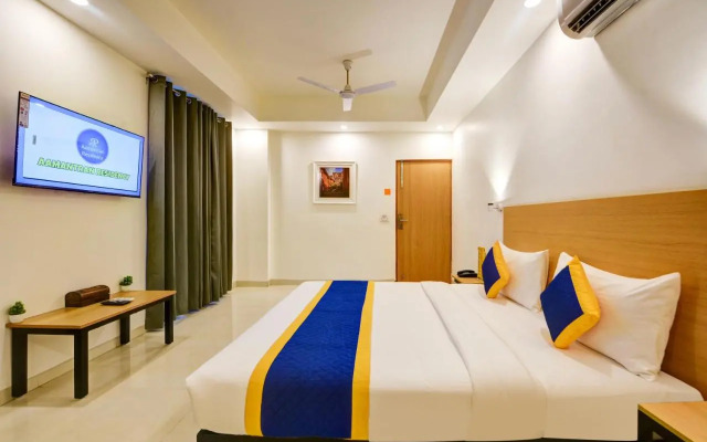 OYO Rooms 813 near Omaxe City Centre