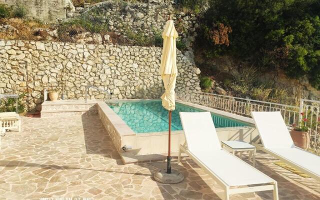 Villa Alemar House with Private pool and Spectacular sea views just 150m to the beach