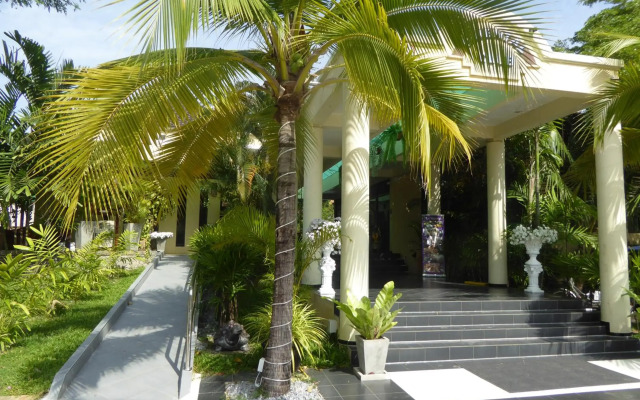 VIP Chain Resort Pool Villa