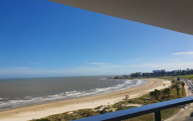 Modern Apartment First Line Beach, Montevideo UY