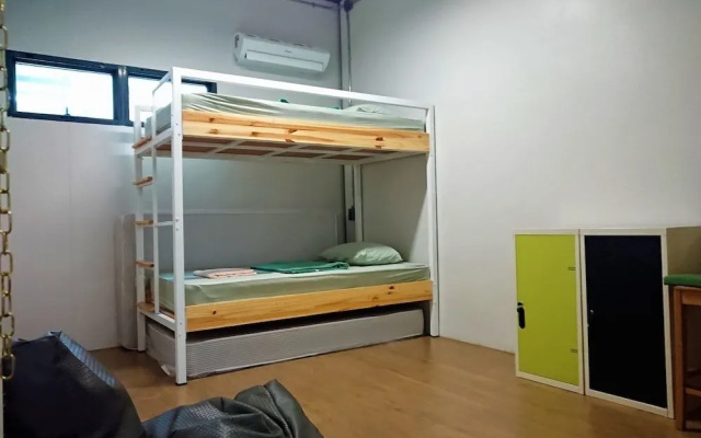 Hybrit Hostel & Cafe