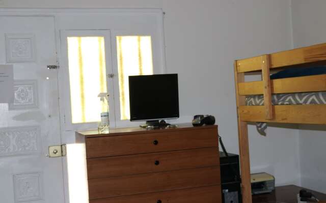 Costas Hostel Action 2
