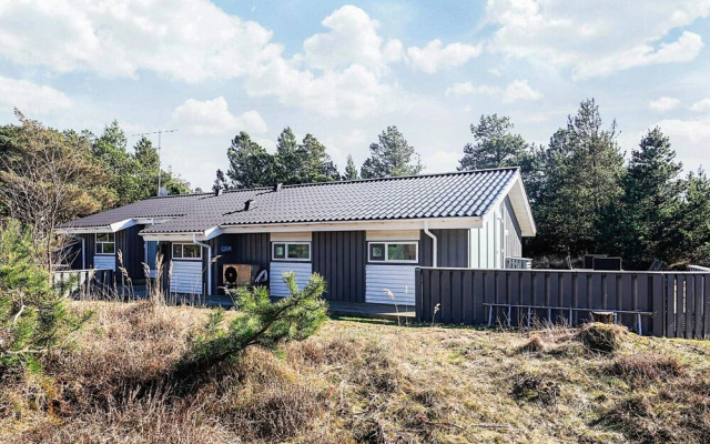10 Person Holiday Home in Albaek