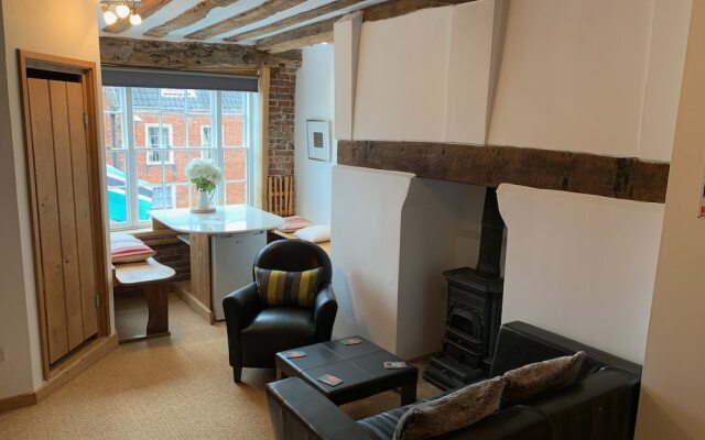Rooms at no Three, Chameleon House